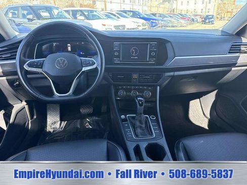Used 2024 Volkswagen Jetta SE FWD image 14