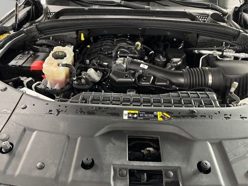 Used 2023 Jeep Grand Cherokee L Laredo image 13