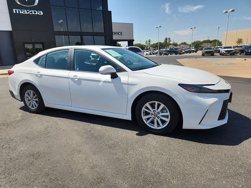 Used 2025 Toyota Camry LE FWD image 8