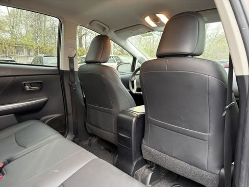 Used 2017 Toyota Prius V Five image 17