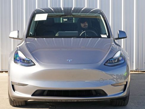 Used 2025 Tesla Model Y Long Range image 46