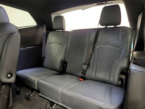 Used 2024 Buick Enclave Premium image 31