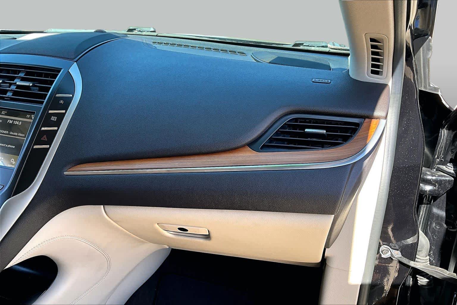 Used 2019 Lincoln MKC Select w/ Select Plus Package FWD image 15