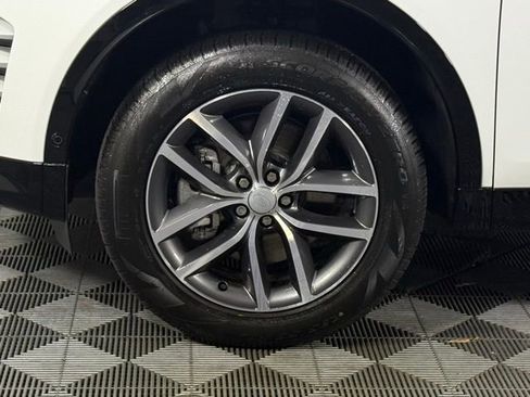 New 2025 Land Rover Discovery Sport Dynamic SE image 14