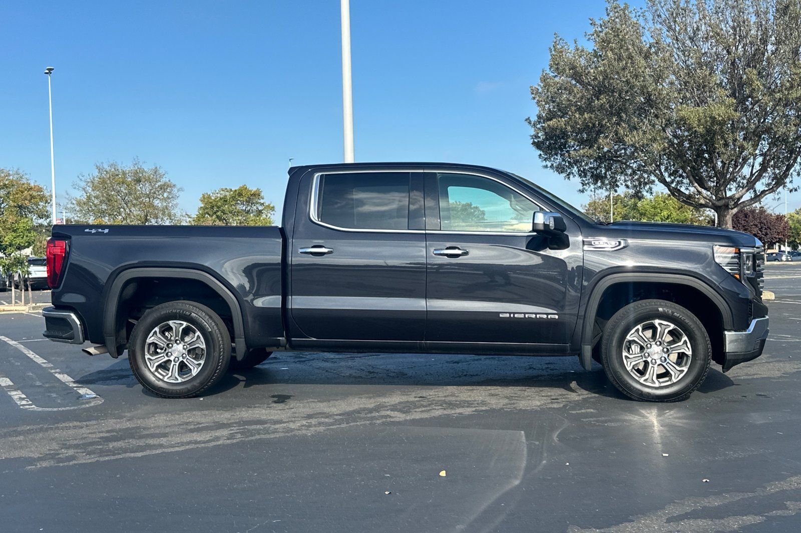 Used 2026 GMC Sierra 1500 SLT AWD/4WD image 3