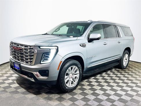 Used 2025 GMC Yukon XL Denali image 4