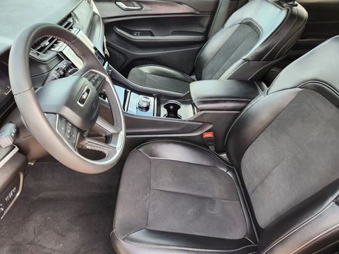 Used 2024 Jeep Grand Cherokee L Altitude image 22