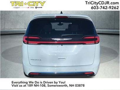 New 2026 Chrysler Pacifica Select