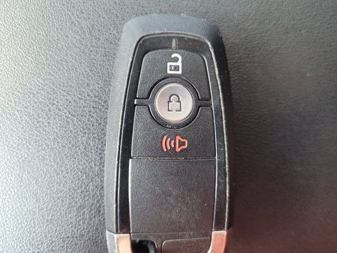 Used 2023 Ford Edge SEL image 32