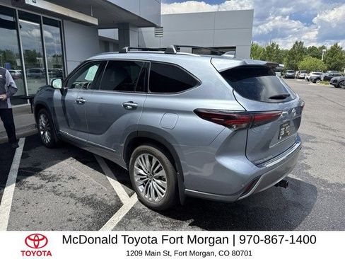 Used 2024 Toyota Highlander Platinum AWD/4WD image 4