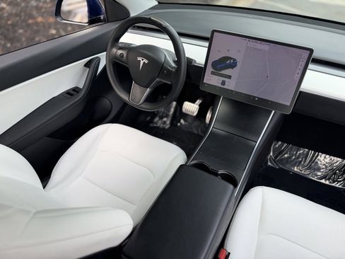 Used 2020 Tesla Model Y Long Range image 41