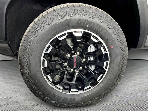 New 2026 GMC Canyon AT4 w/ Off-Road Front Bumper Package AWD/4WD image 13