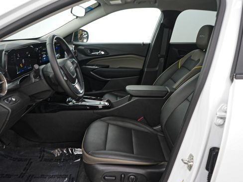 Used 2024 Chevrolet Trax ACTIV w/ Driver Confidence Package image 21