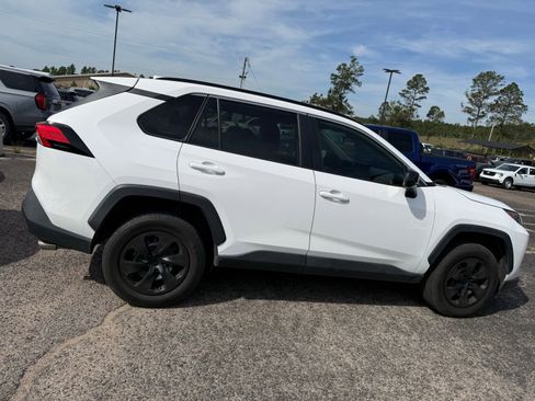 Used 2020 Toyota RAV4 LE image 8