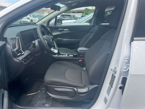 Used 2025 Kia Sportage LX FWD image 25