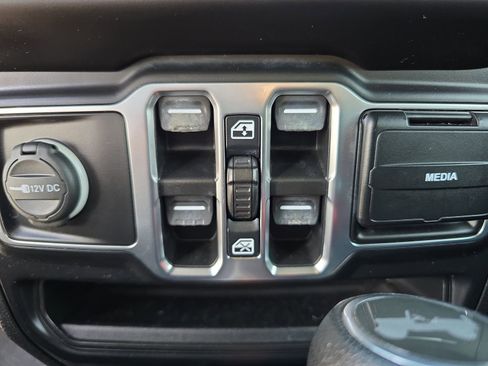 Used 2021 Jeep Wrangler Unlimited Sport AWD/4WD image 16
