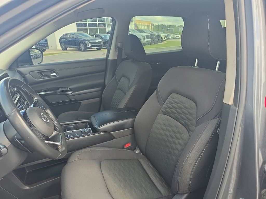 Used 2022 Nissan Pathfinder SV AWD/4WD image 10