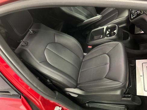 New 2026 Chrysler Pacifica Select image 23