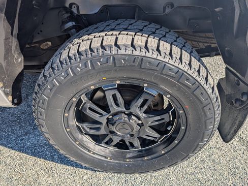 Used 2014 Toyota Tundra SR5 w/ SR5 Upgrade Package image 10