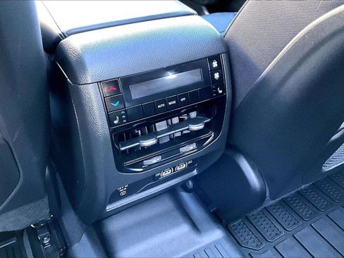 Used 2023 Jeep Grand Cherokee L Overland image 12