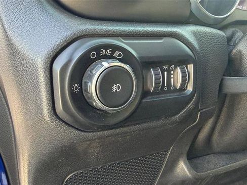 Used 2018 Jeep Wrangler Sport image 22