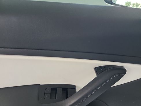 Used 2018 Tesla Model 3 Long Range RWD image 15
