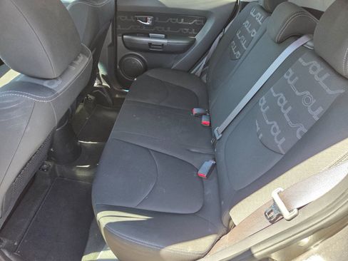 Used 2012 Kia Soul + w/ Audio Pkg FWD image 11
