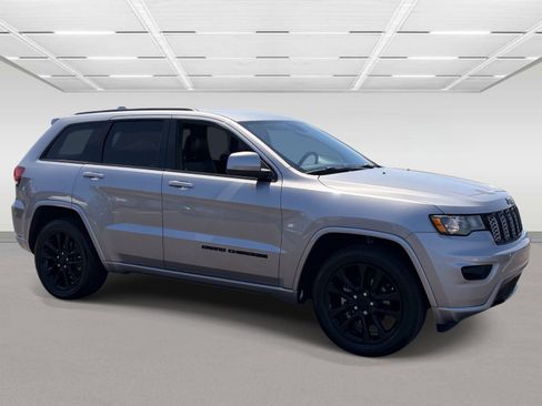 Used 2018 Jeep Grand Cherokee Altitude RWD image 7
