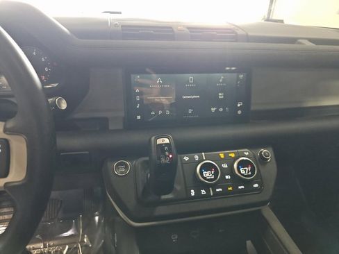 Used 2023 Land Rover Defender 110 SE image 6