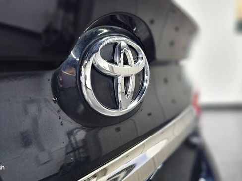 Used 2017 Toyota Camry SE FWD image 27