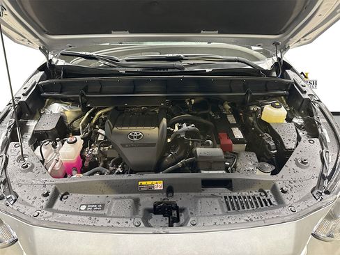 Used 2025 Toyota Highlander LE image 30