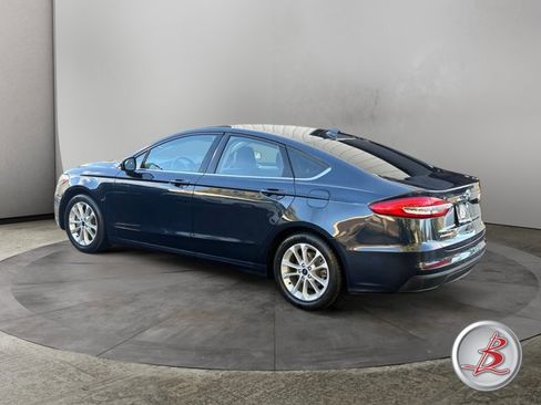 Used 2020 Ford Fusion SE image 5