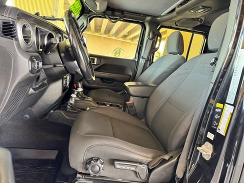 Used 2020 Jeep Wrangler Unlimited Sahara AWD/4WD image 13