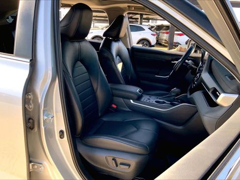 Used 2023 Toyota Highlander XLE image 8