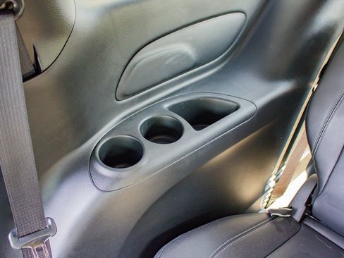 Used 2025 Chrysler Pacifica Select FWD image 36