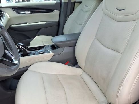 Certified 2020 Cadillac XT6 Premium Luxury FWD image 3