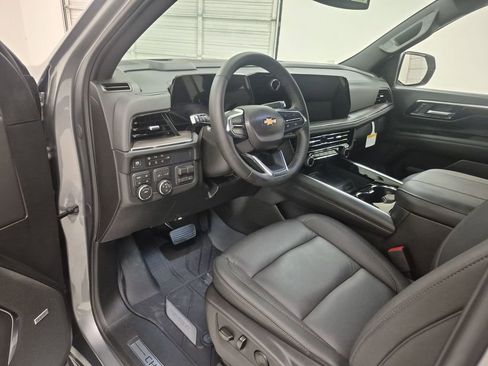 New 2026 Chevrolet Suburban LT image 10