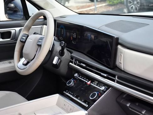 Used 2025 Hyundai Santa Fe SEL FWD image 30
