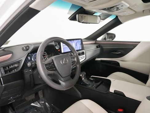 Certified 2023 Lexus ES 300h w/ Premium Package image 10