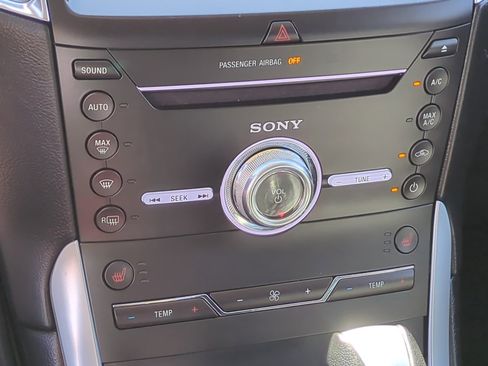 Used 2018 Ford Edge Titanium w/ Technology Package AWD/4WD image 24