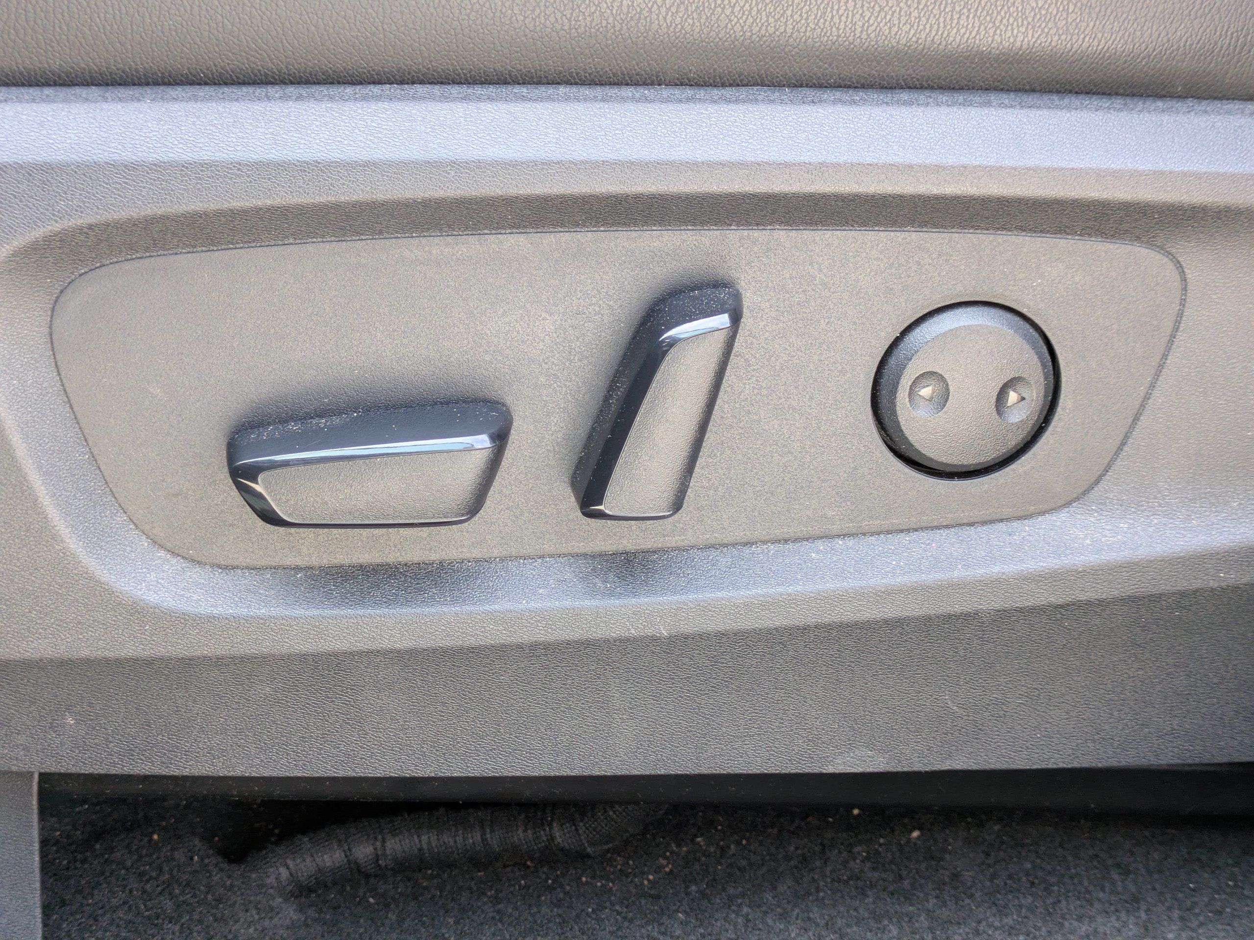 Used 2023 Nissan Pathfinder SL FWD image 23