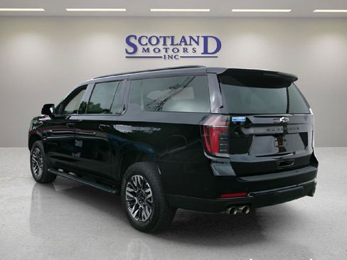 Used 2025 Chevrolet Suburban Z71 AWD/4WD image 8