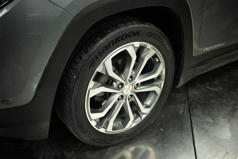 Used 2020 GMC Terrain SLT w/ Preferred Package FWD image 3