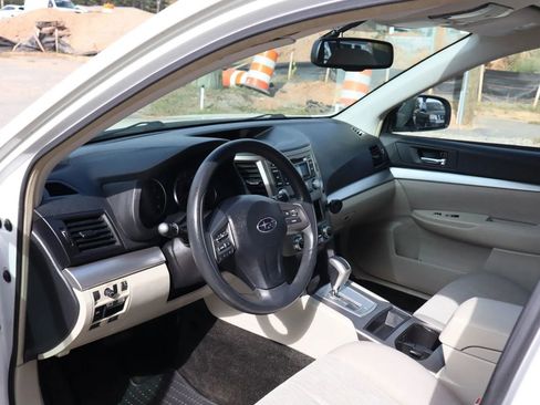 Used 2014 Subaru Outback 2.5i image 8
