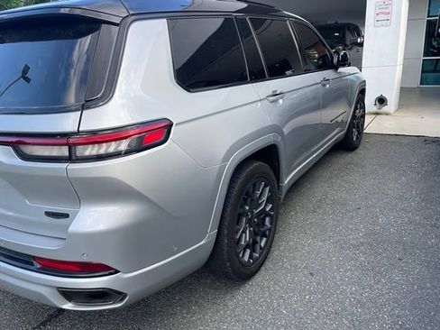 Used 2025 Jeep Grand Cherokee L Summit w/ Advanced Protech Group IV AWD/4WD image 4