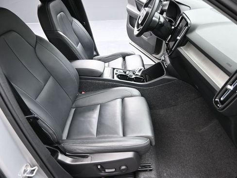 Used 2025 Volvo XC40 B5 Plus AWD/4WD image 21
