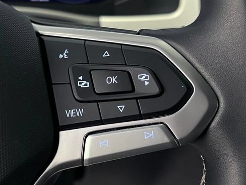 Certified 2023 Volkswagen Atlas Cross Sport SE FWD image 22