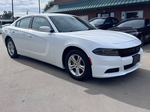Used 2022 Dodge Charger SXT RWD image 3