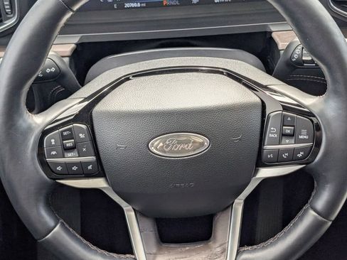 Used 2023 Ford Explorer Platinum w/ Technology Package AWD/4WD image 14