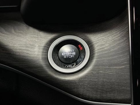 Used 2024 Jeep Grand Cherokee Limited image 23